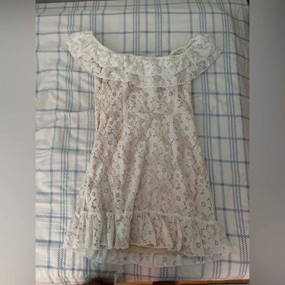 Samantha Lace Dress - Picture 8 of 10